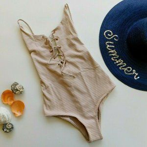 TAVIK Monahan textured seashell lace